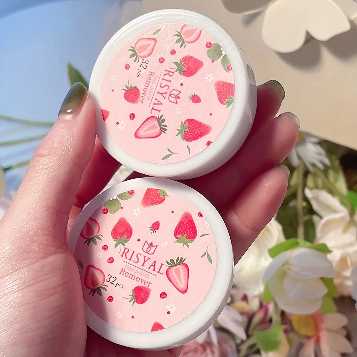 32pcs/Box Strawberry Nail Polish Remover Pads, Soft Absorbable Wipes for Easy Manicure & Pedicure Care